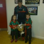 Eddie Doran (team player) with the Cup the  children of the school